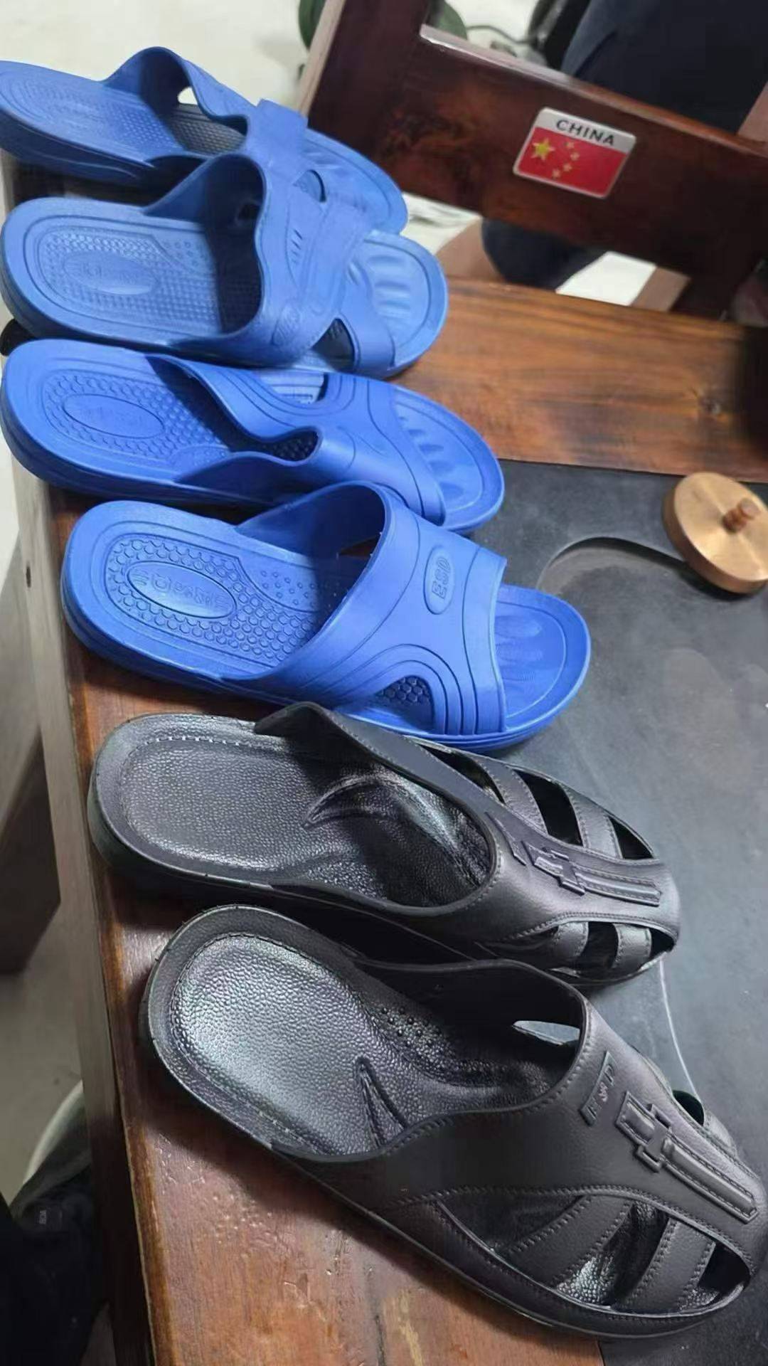 十万双凉鞋与拖鞋整体清仓甩货，单价仅一块多元，整批打包一口价全包清售，适合摆摊、商超特价、外贸货源拿货。