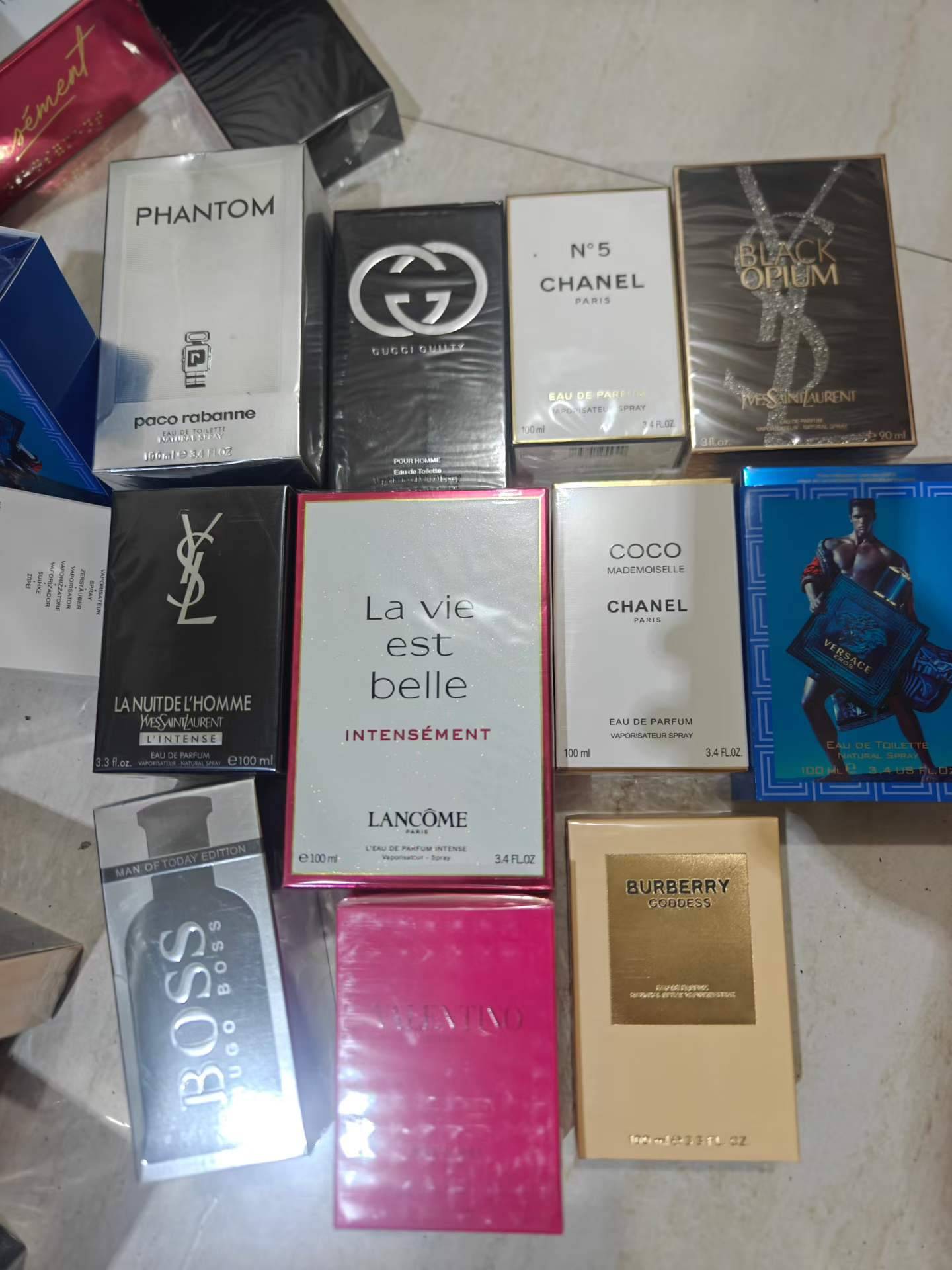 混款高端香水2000瓶，清货18元一瓶，全部独立包装，对路的速度与激情