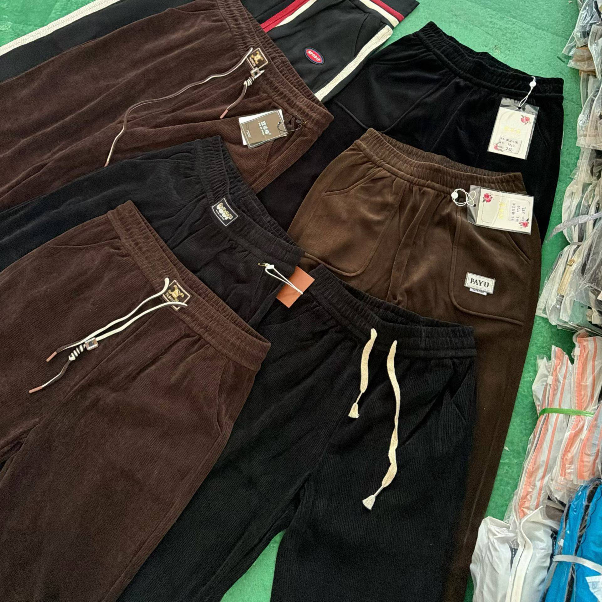 最新到货女士休闲裤960条左右、货品干净、带独立包装、清货便宜能做的老板来